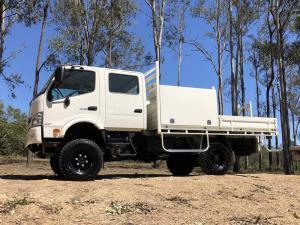 HINO 300 4×4